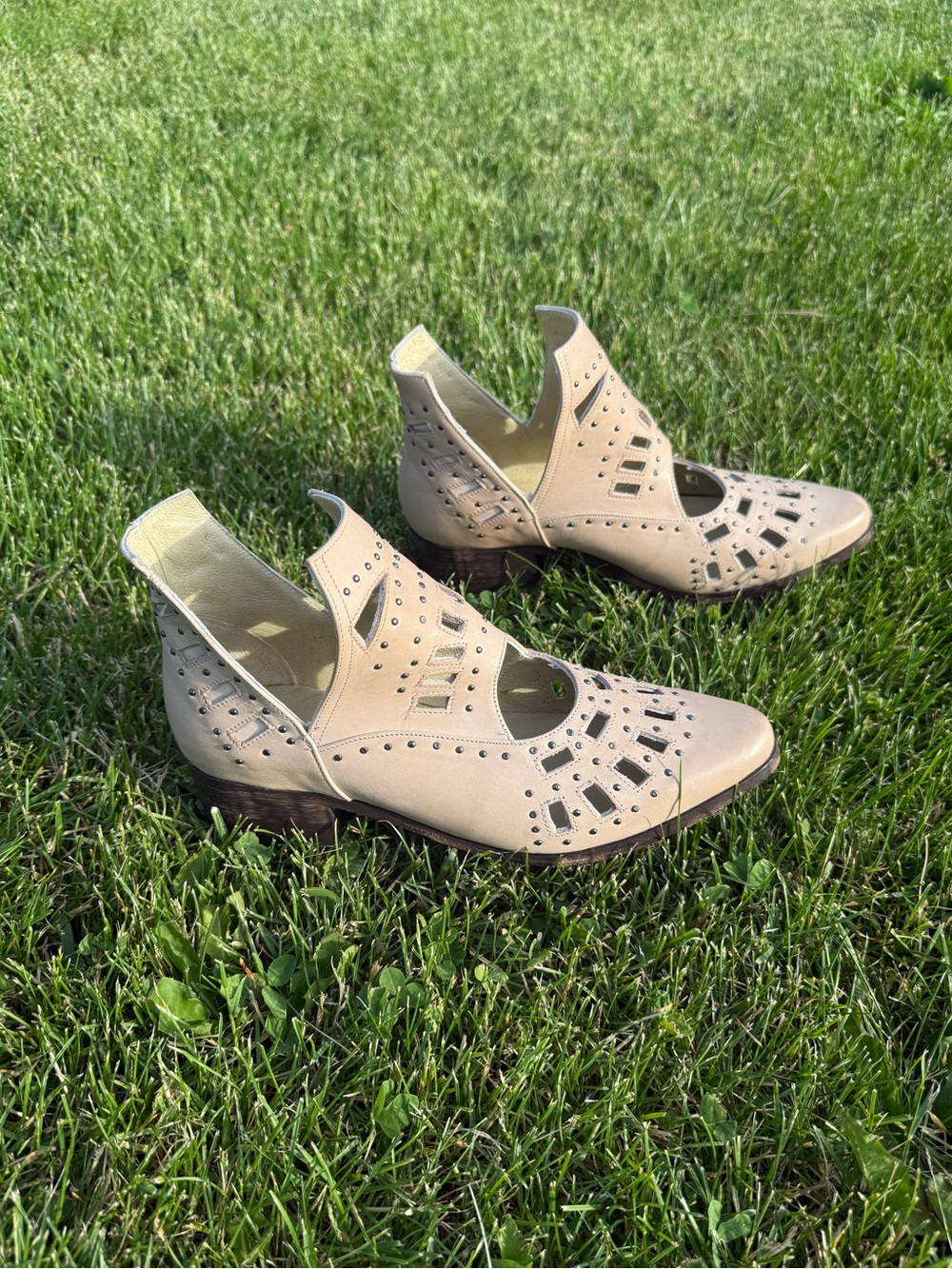 Sbicca Leather Cut-out Low Heel Ankle Booties | size 7.5